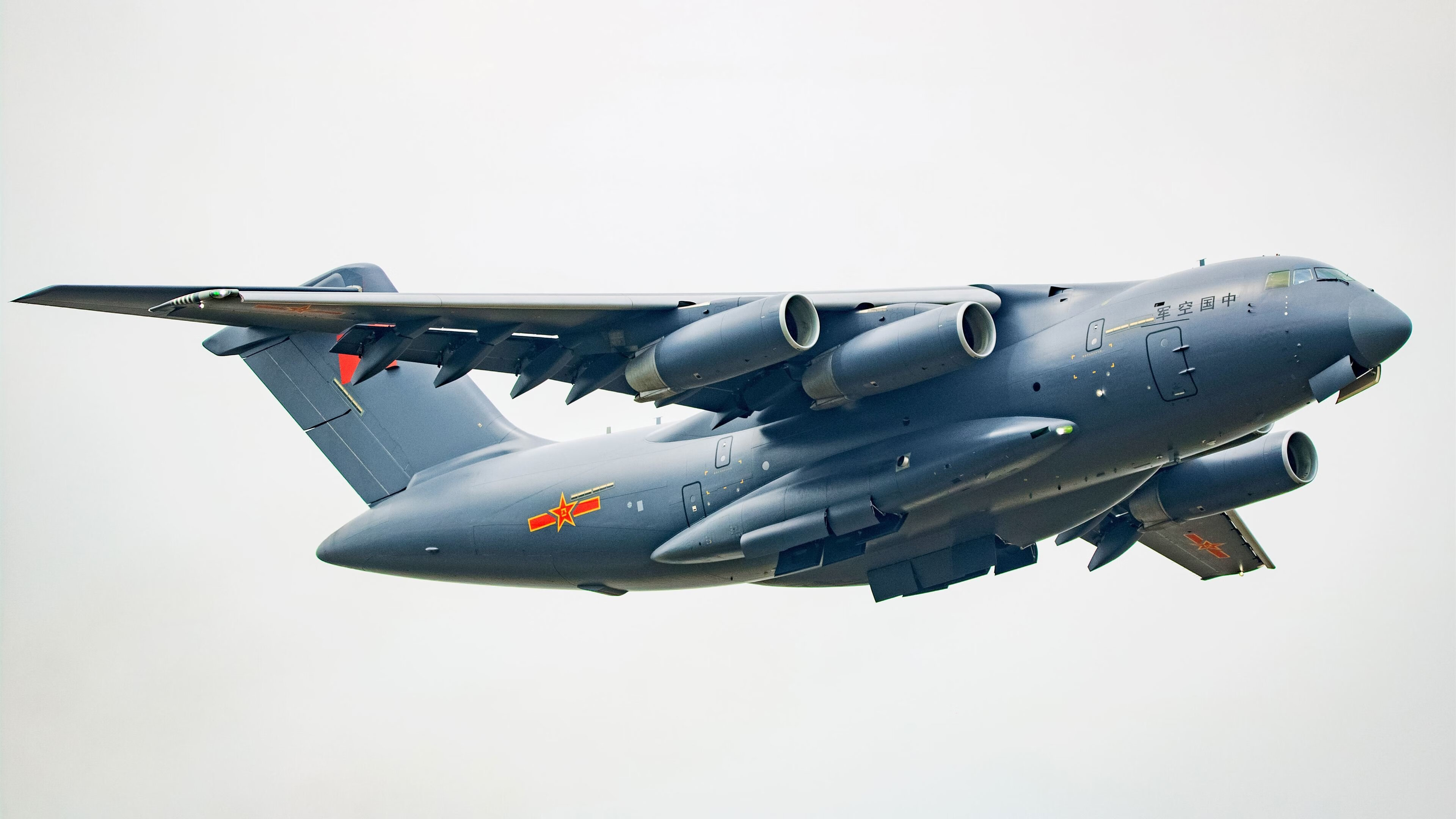 中国足球球员场上视野覆盖模型建立，足球运动员在一瞬间把握球场上对方球员的布局漏洞