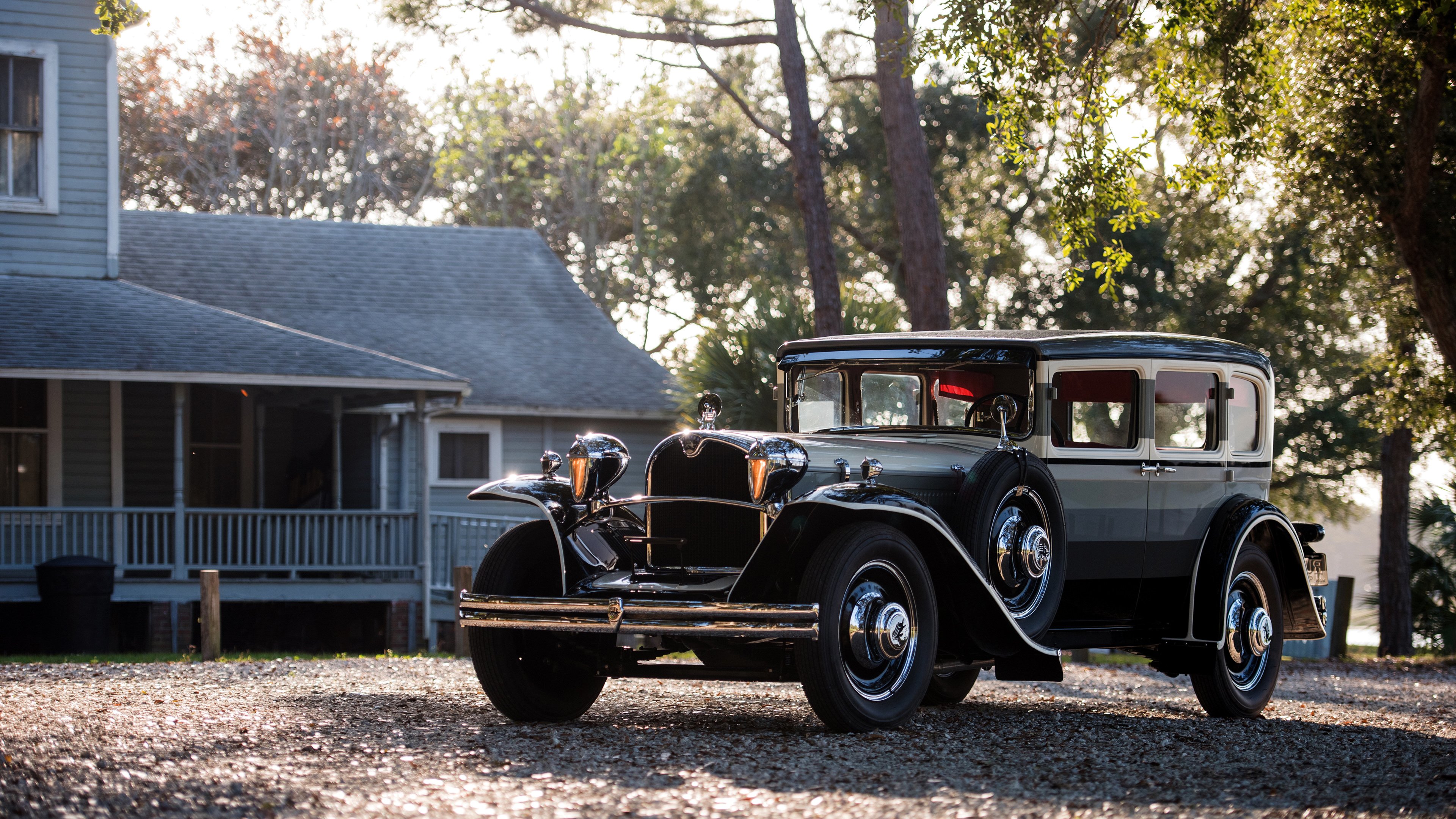 球迷热情高涨，现场气氛火爆，球迷们大饱眼福