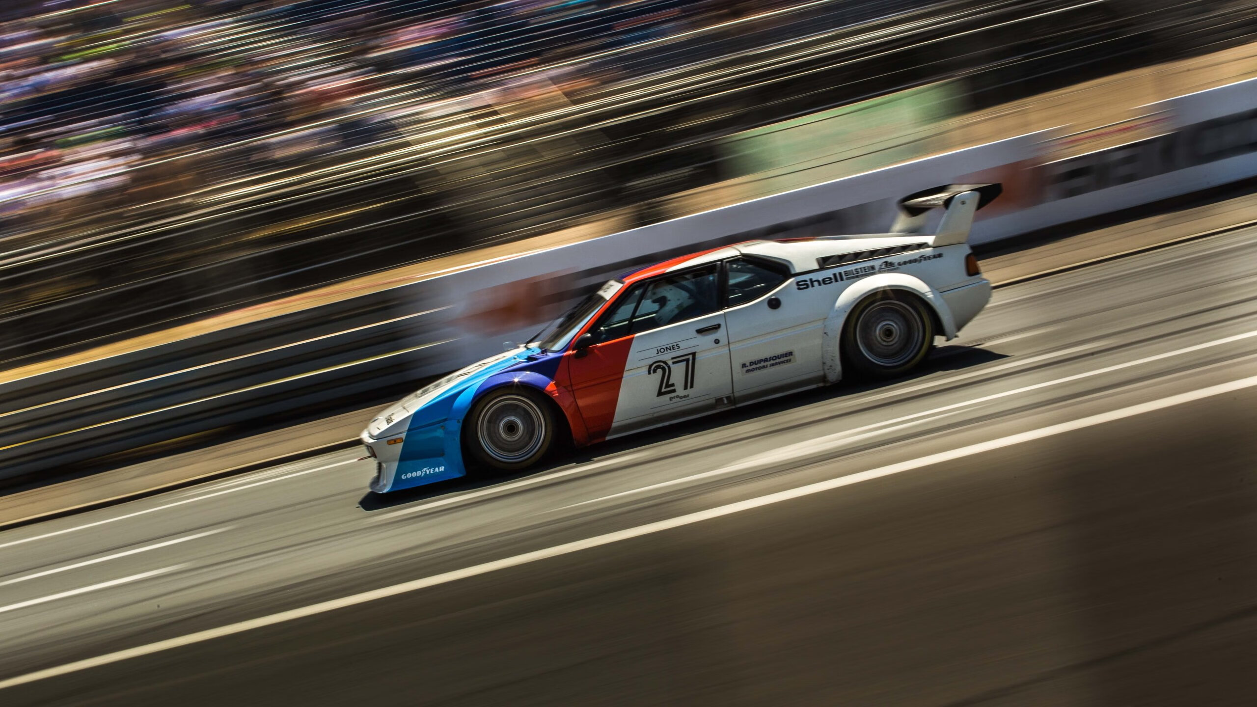 采纳绿色节能理念，建设低碳绿色足球场，绿色节能设施